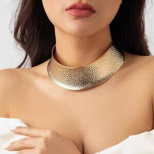 Oversized Golden CHOKER